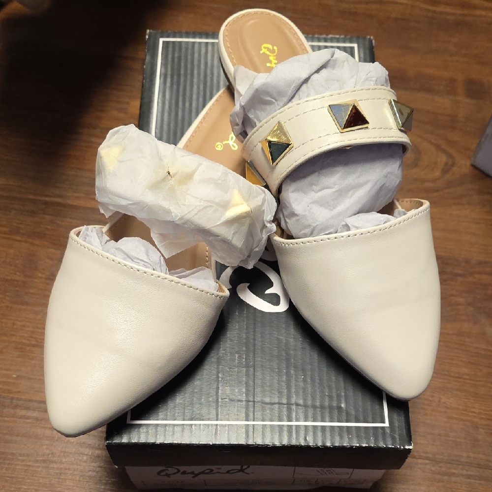 Qupid Women's Cream Pointed-Toe Studded Mules